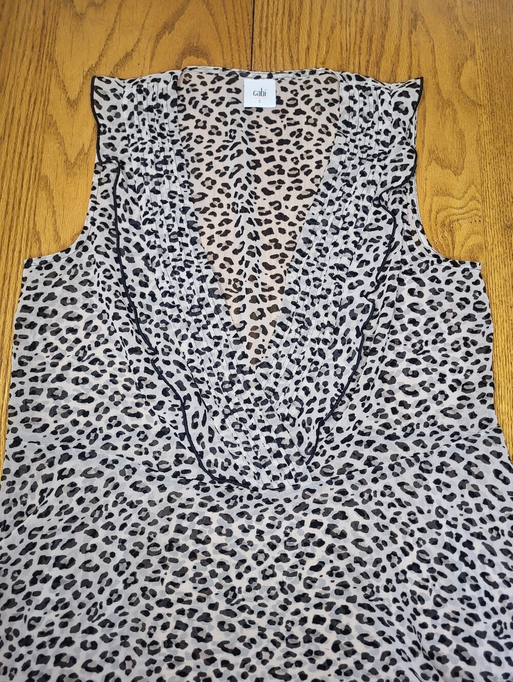✨️CAbi Leopard Flutter Sheer Blouse sz S